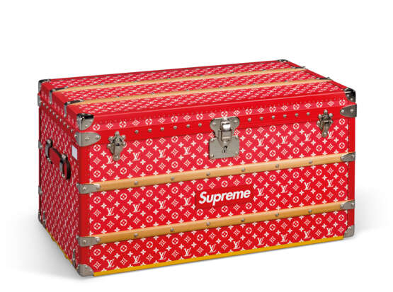 Louis Vuitton. A LIMITED EDITION RED & WHITE MONOGRAM COURRIER 90 TRUNK BY ... - photo 2