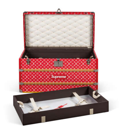 Louis Vuitton. A LIMITED EDITION RED & WHITE MONOGRAM COURRIER 90 TRUNK BY ... - photo 3
