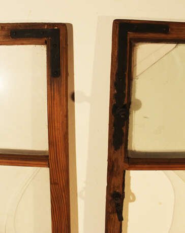 Pair of baroque casement windows, each with 12 sections, partly with their original mouth blown glass, partly with later glass and missing parts - photo 2