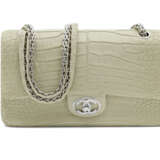 Chanel. A RARE & EXCEPTIONAL, MATTE WHITE ALLIGATOR DIAMOND FOREVER ... - Foto 1