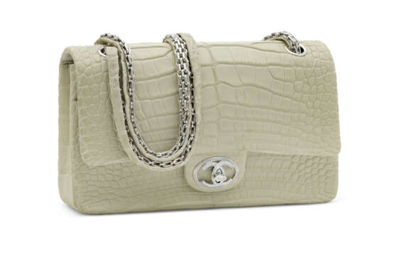 Chanel. A RARE & EXCEPTIONAL, MATTE WHITE ALLIGATOR DIAMOND FOREVER ... - photo 2