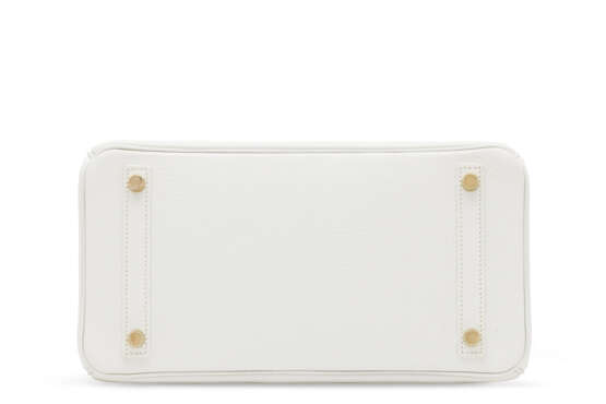 Hermes. A WHITE CLÉMENCE LEATHER BIRKIN 30 WITH GOLD HARDWARE - photo 4