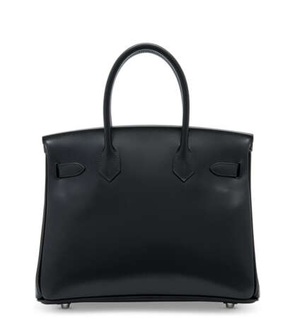 Hermes. A LIMITED EDITION BLACK CALF BOX LEATHER BIRKIN 30 WITH GUIL... - Foto 3
