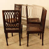 A set of four Louis XVI dining chairs, each with four fluted and turned legs - Foto 2