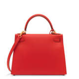 Hermes. A ROUGE DE COEUR EPSOM LEATHER SELLIER KELLY 28 WITH GOLD HA... - Foto 3