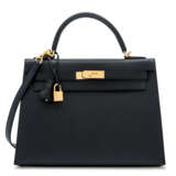 Hermes. A BLACK EPSOM LEATHER SELLIER KELLY 32 WITH GOLD HARDWARE - фото 1