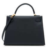 Hermes. A BLACK EPSOM LEATHER SELLIER KELLY 32 WITH GOLD HARDWARE - фото 3