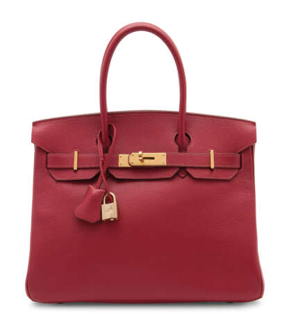 Hermes. A ROUGE VIF COURCHEVEL LEATHER BIRKIN 30 WITH GOLD HARDWARE ... - фото 1