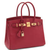 Hermes. A ROUGE VIF COURCHEVEL LEATHER BIRKIN 30 WITH GOLD HARDWARE ... - фото 2