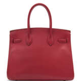 Hermes. A ROUGE VIF COURCHEVEL LEATHER BIRKIN 30 WITH GOLD HARDWARE ... - Foto 3