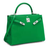 Hermes. A BAMBOO LEATHER RETOURNÉ KELLY 32 WITH PALLADIUM HARDWARE - Foto 2