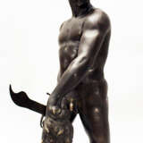 Giovanni da Bologna (1529-1608)-follower, Bronze sculpture of a walking naked warrior with male head and sword in the hands - Foto 3