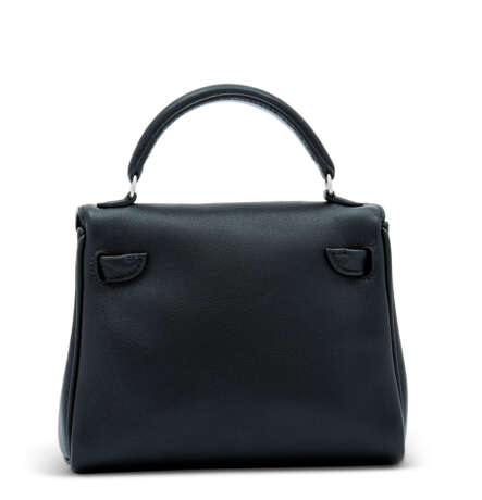 Hermes. A LIMITED EDITION BLACK SWIFT LEATHER QUELLE IDOLE WITH PALL... - Foto 3