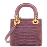 Christian Dior. A SHINY VIOLET ALLIGATOR MINI LADY D WITH GOLD HARDWARE - Foto 3