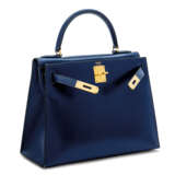 Hermes. A BLEU SAPHIR CALF BOX LEATHER SELLIER KELLY 28 WITH GOLD HA... - фото 2