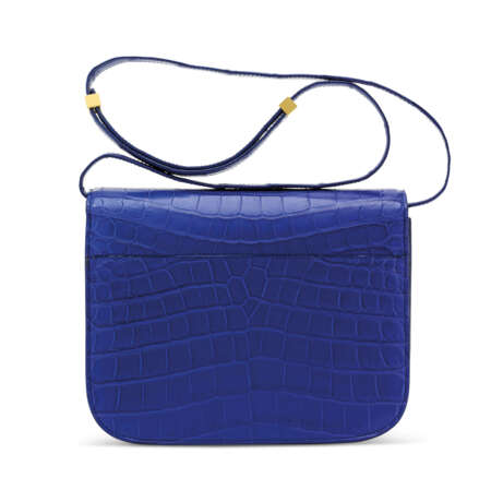 Celine. A MATTE BLUE NILOTICUS CROCODILE MEDIUM CLASSIC BOX WITH GOL... - photo 3