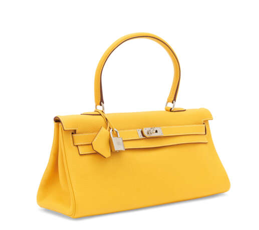 Hermes. A CUSTOM SOLEIL TOGO LEATHER SHOULDER KELLY WITH PALLADIUM H... - photo 2