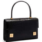 Hermes. A SHINY BLACK ALLIGATOR PIANO WITH GOLD HARDWARE - Foto 2