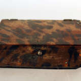 Dutch tortoishell box in shape of a book, one lid with silver lock and hinges - Foto 1