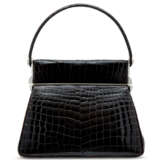 Christian Dior. A SHINY BROWN CROCODILE BABE VANITY BAG WITH SILVER HARDWARE... - Foto 1