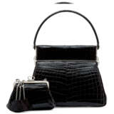 Christian Dior. A SHINY BROWN CROCODILE BABE VANITY BAG WITH SILVER HARDWARE... - Foto 3