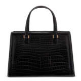 Hermes. A SHINY BLACK POROSUS CROCODILE PULLMAN WITH GOLD HARDWARE - Foto 1