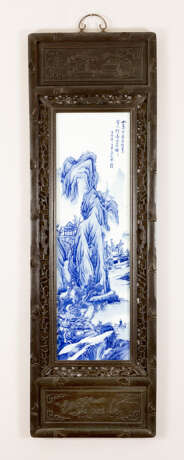 Four Chinese porcelain plaques with painted river landscapes in blue colour on white ground, glazed, on top Chinese script signs and artist‘s stamp - photo 2