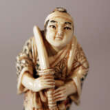 Japanese ivory netsuke, warrior with sword - photo 3