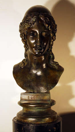 Large bronze bust of Elena on integrated round base - photo 1
