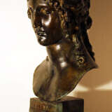 Large bronze bust of Elena on integrated round base - фото 2