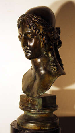 Large bronze bust of Elena on integrated round base - photo 2