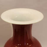Chinese oxblood vase in elegan baluster shape with long thin neck and wide upper border - photo 2