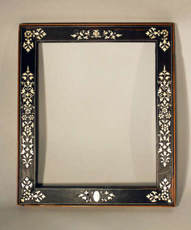Small Italian collectors frame, with rich ivory floral intarsias on ebonised wooden frame - фото 1