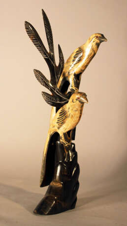 Asian horn sculpture of two birds sitting on a branch, partly engraved and with glass eyes - photo 1