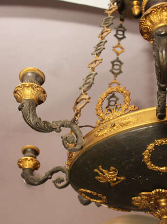 An Empire chandelier in bowl shape with 8 scrolled branches and fluted spouts - фото 3