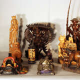 Lot of 10 Asian sculptures from different sizes, materials and dates - Foto 1