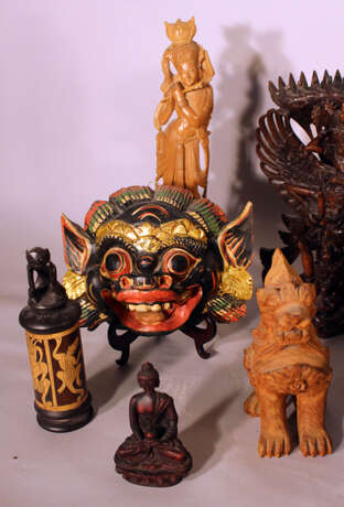 Lot of 10 Asian sculptures from different sizes, materials and dates - photo 2