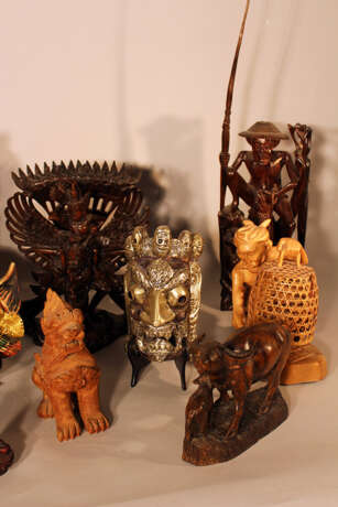 Lot of 10 Asian sculptures from different sizes, materials and dates - фото 3