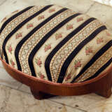 A small Biedermeier stool, in oval shape with four small legs - photo 3