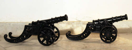 Two small miniature infantry cannons, each on two wheels - фото 1