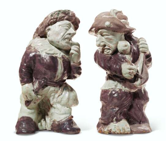 Alcora Factory. A PAIR OF CONTINENTAL TIN-GLAZED TERRACOTTA FIGURES OR ARCHI... - photo 1