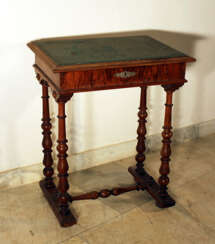A small working table with rectangular top to be opened