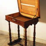 A small working table with rectangular top to be opened - фото 3