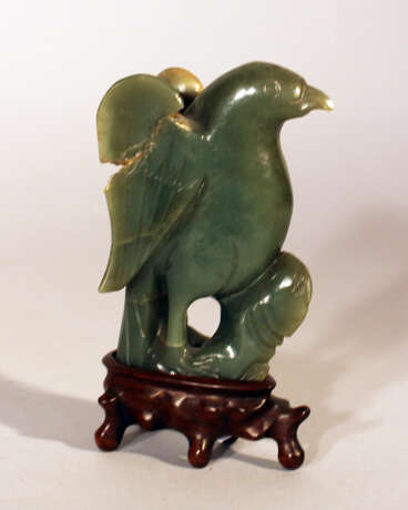 Chinese jade sculpture of a bird, green/grey colour - фото 2