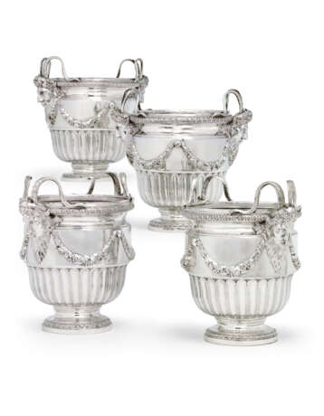 Neuss, Johann Christian. A SET OF FOUR GERMAN SILVER WINE-COOLERS FROM CATHERINE THE ... - Foto 2