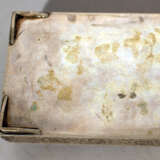 A Persian silver box in rectangular shape with engraved flowers on the sides - Foto 3