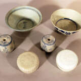 A lot of 6 Chinese porcelain objects including bowls, boxes and rolls - photo 1
