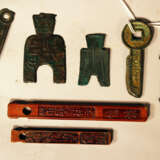 Lot of seven Asian wooden and bronze money symbols - фото 3