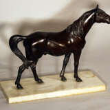 Bronze sculpture of a standing horse looking to the side, on white marble base - photo 3
