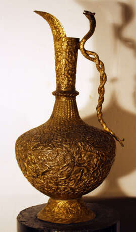 A large Indochinese ceremonial can in baluster shape, on one wide foot - фото 1
